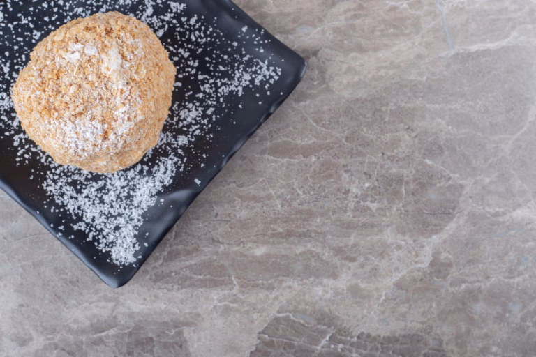 Funkcjonalny i bardzo estetyczny blat z konflomeratu w kuchni