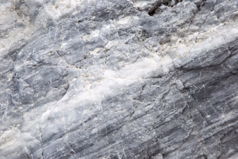 Piękny kwarcyt w kuchni na blacie