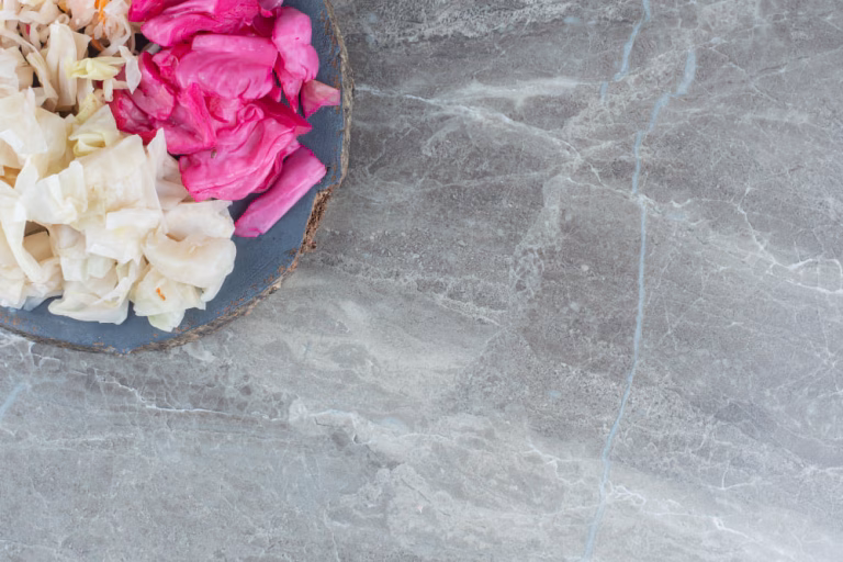 Marmurowy blat kuchenny w kuchni